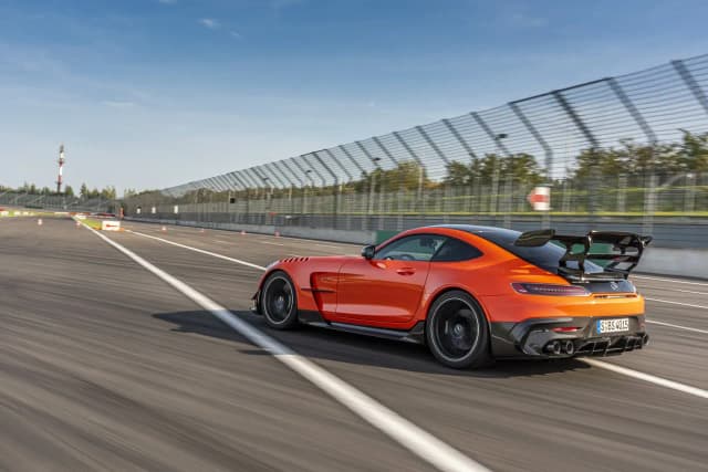 Mercedes AMG GT Black Series - Potężne osiągi i unikalne cechy Mercedes AMG GT Black Series - Potężne osiągi i unikalne cechy