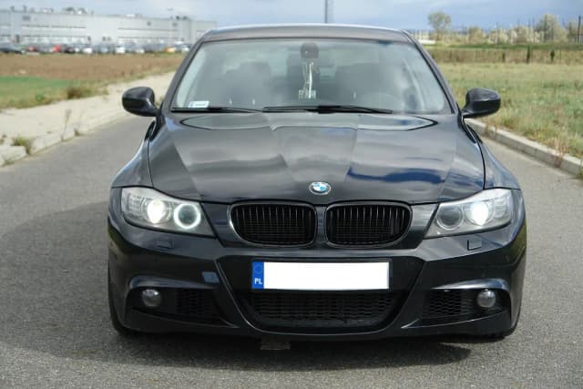 BMW E90 330d - moc, osiągi i modyfikacje, które warto znać BMW E90 330d - moc, osiągi i modyfikacje, które warto znać