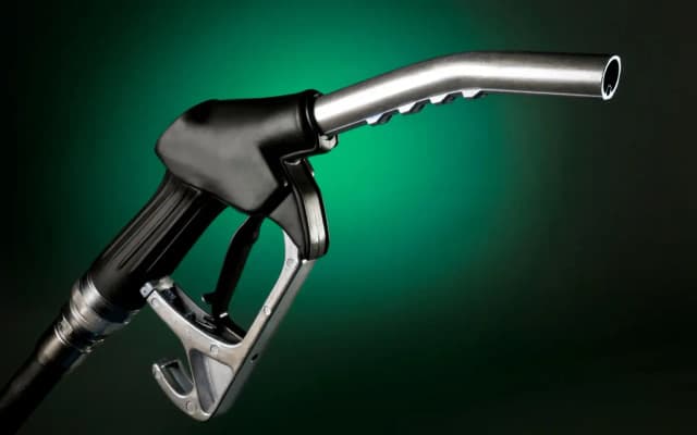 Ropa to benzyna czy diesel? Odkryj kluczowe różnice i zastosowania Ropa to benzyna czy diesel? Odkryj kluczowe różnice i zastosowania