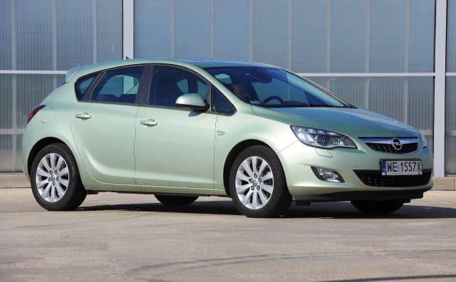 Opel Astra J jaki silnik wybrać? Porównanie silników i ich wady Opel Astra J jaki silnik wybrać? Porównanie silników i ich wady