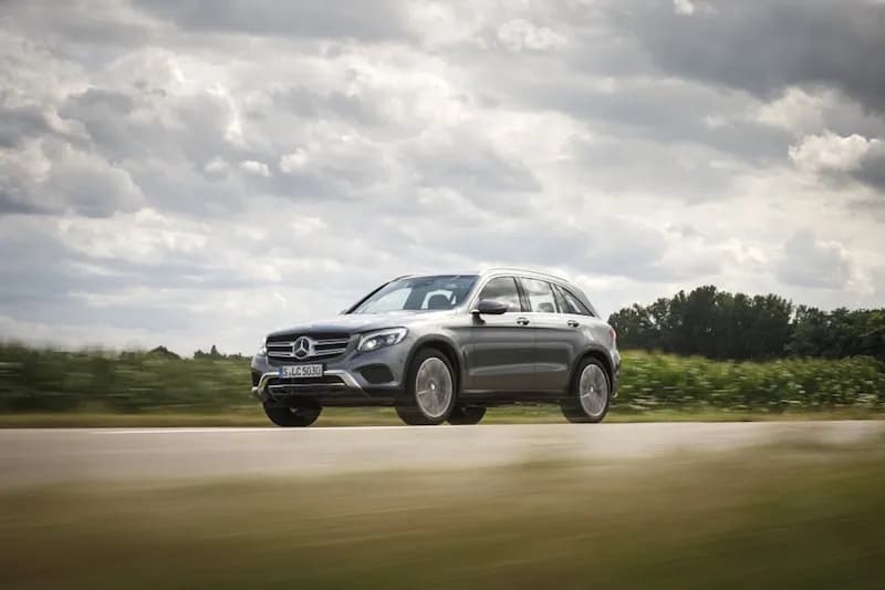 Mercedes GLC benzyna czy diesel – co wybrać dla oszczędności? Mercedes GLC benzyna czy diesel – co wybrać dla oszczędności?