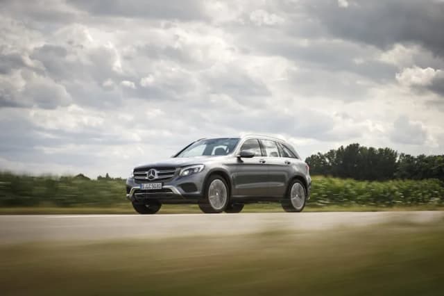 Mercedes GLC benzyna czy diesel – co wybrać dla oszczędności? Mercedes GLC benzyna czy diesel – co wybrać dla oszczędności?