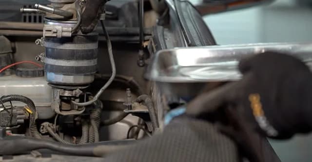 Gdzie znajduje się filtr paliwa w Toyota Auris 1.6? Oto odpowiedź Gdzie znajduje się filtr paliwa w Toyota Auris 1.6? Oto odpowiedź
